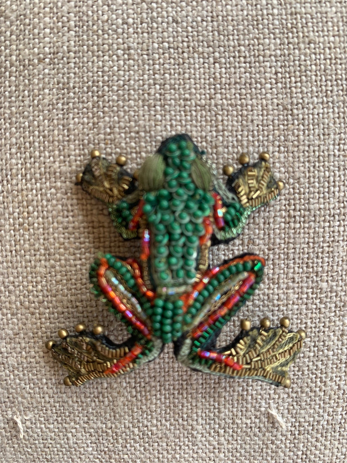 Trovelore - Green Flying Frog Brooch