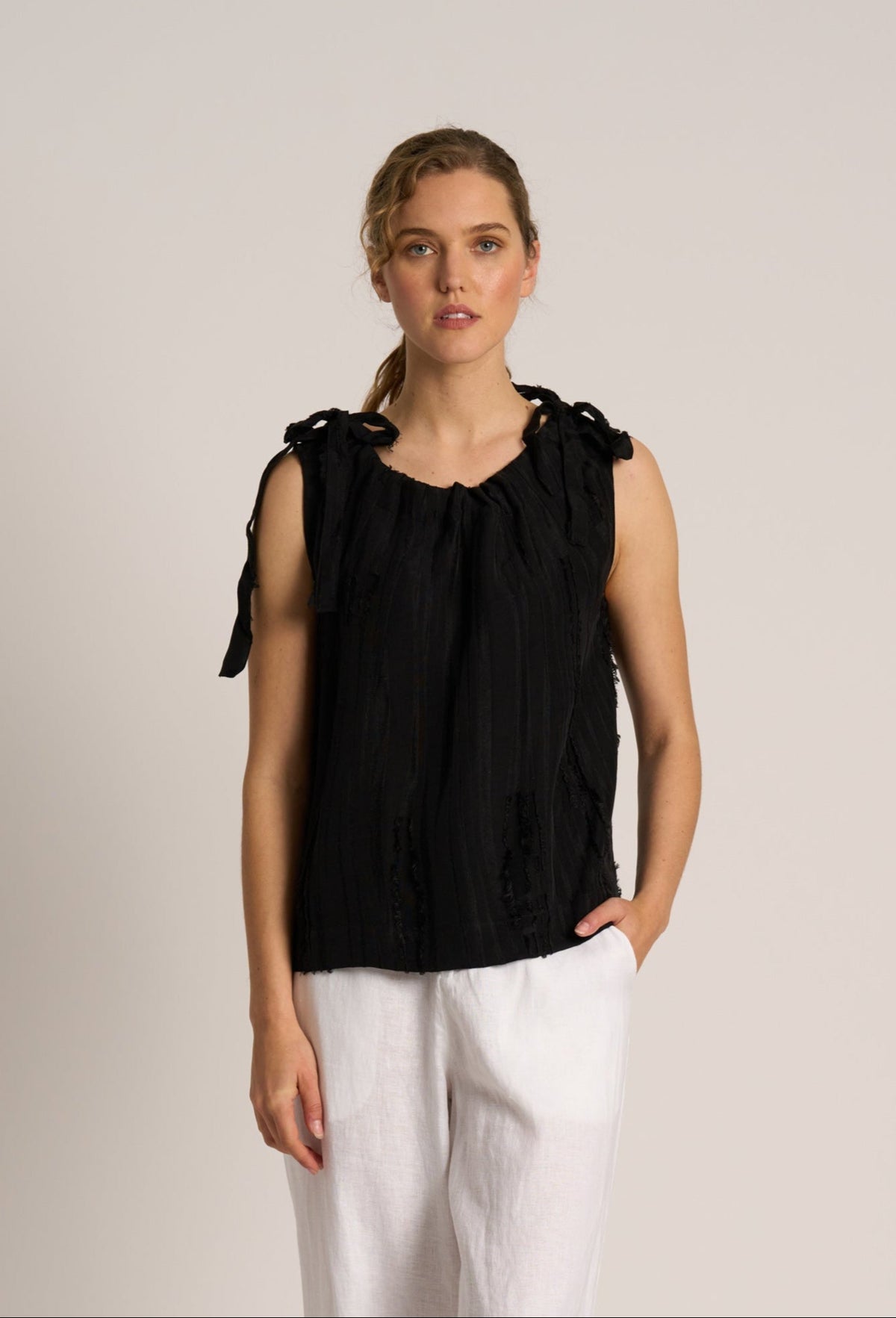 Neris - The Tie Top - Black