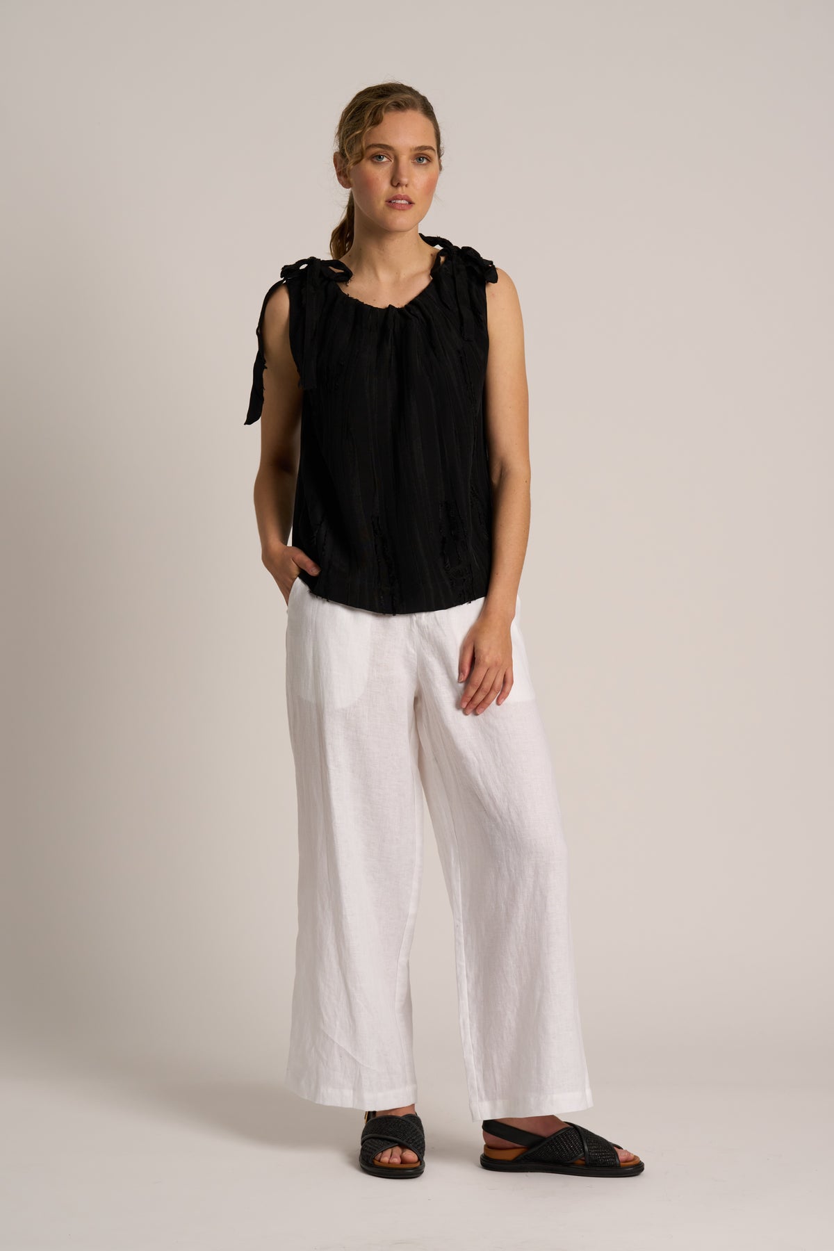 Neris - The Tie Top - Black