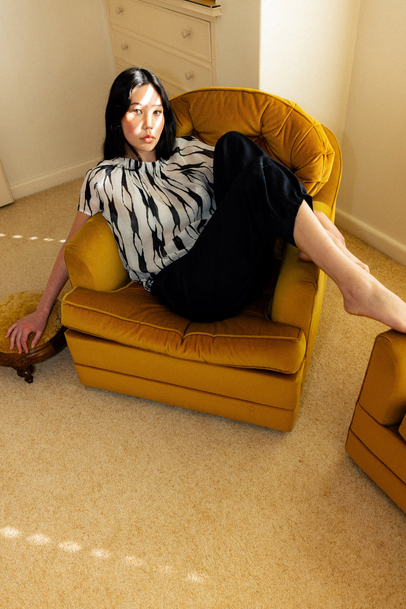 Neris - Soft Focus Top -Liqourice