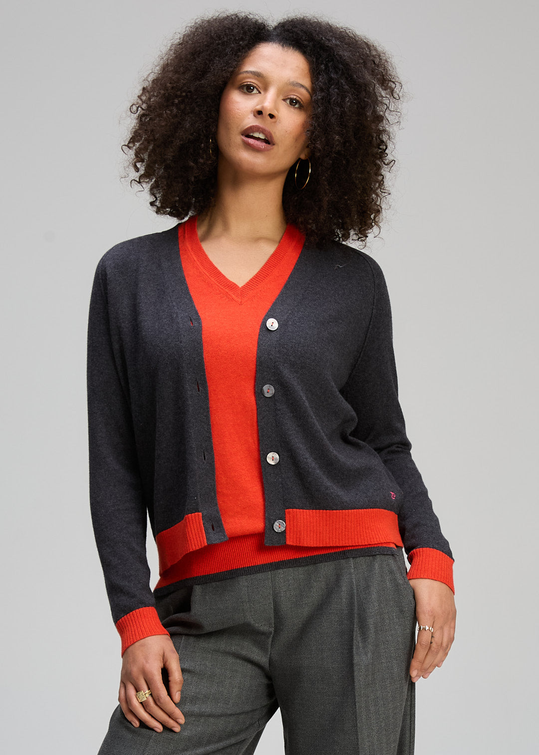 Zaket & Plover -  V Neck Cardi Essentials - Charcoal