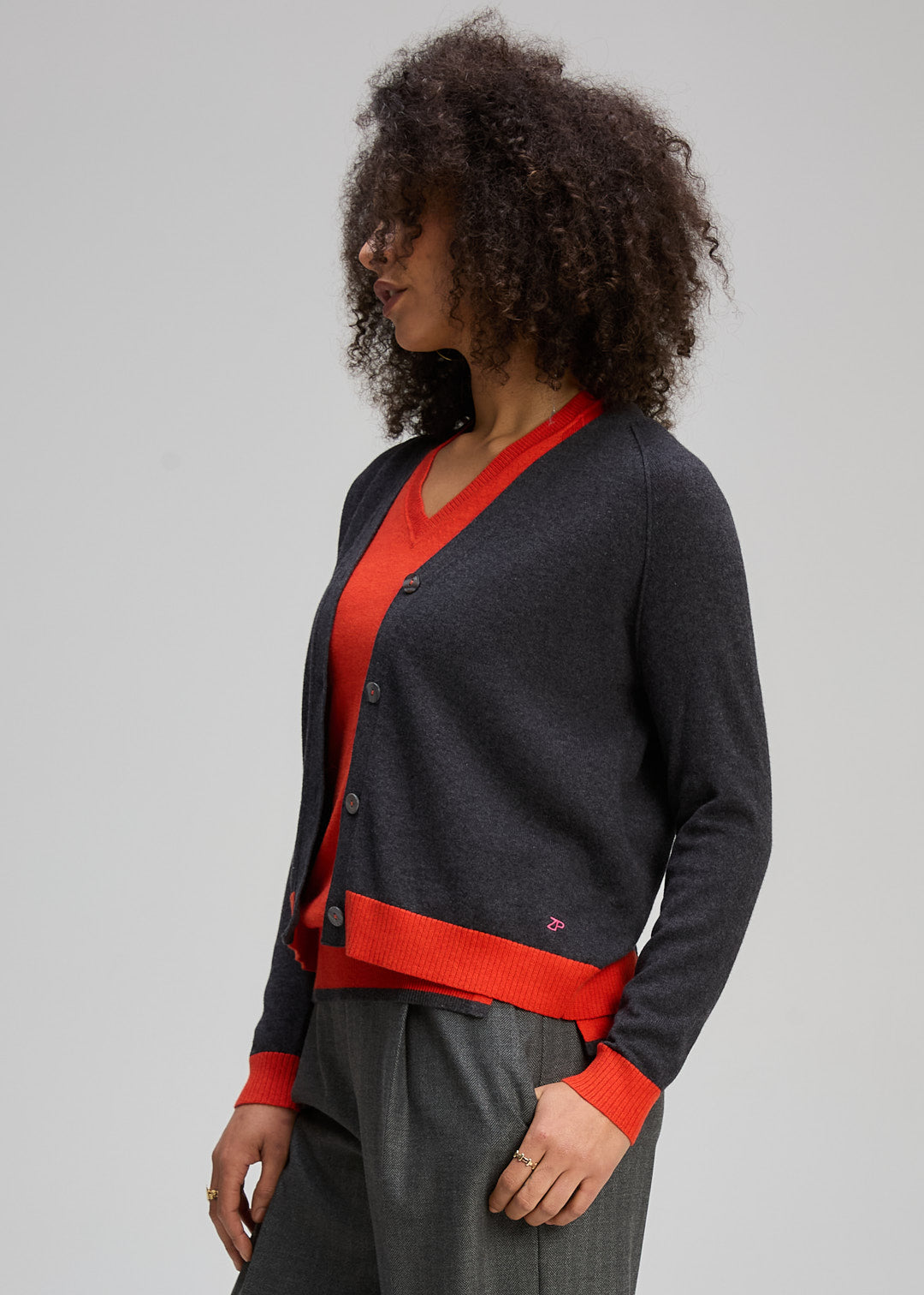 Zaket & Plover -  V Neck Cardi Essentials - Charcoal