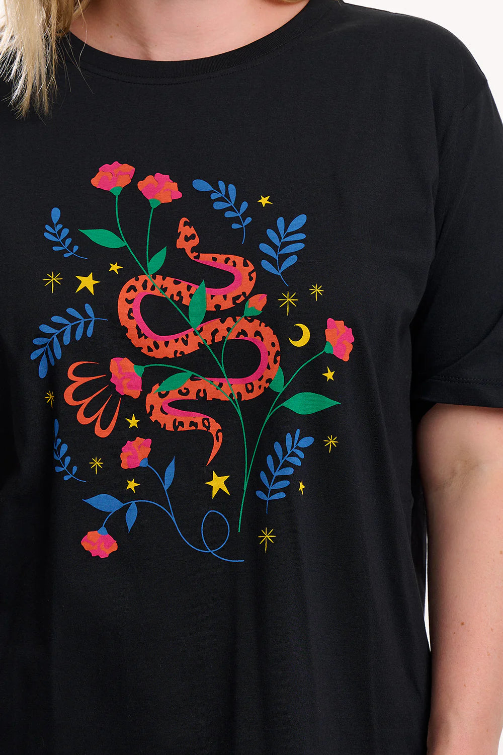 Sugarhill - Kinsley Relaxed T-shirt - Black/Multi, Snake Floral