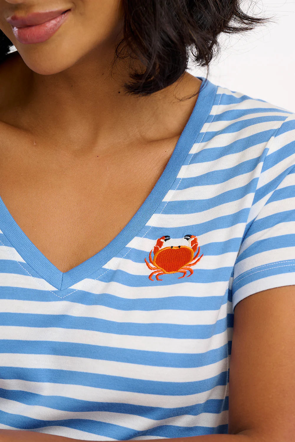 Sugarhill - Khloe V-Neck T-Shirt - Off-White/Blue, Stripy Crab